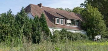 Freistehendes Einfamilienhaus, Garten, Garage