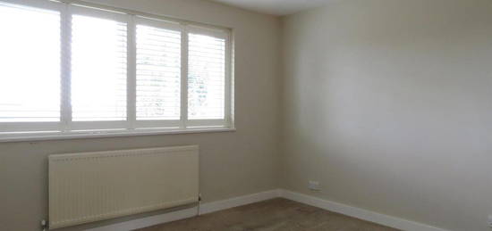 Flat to rent in Tidenham Gardens, Croydon CR0