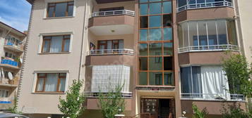 REHBER EMLAK'TAN FATİH MAH 3+1 DAİRE 130 M2 KİRALIK BOYALI DAİRE