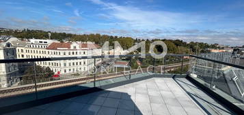 Herrliche DG Wohnung mit großflächiger Dachterrasse und freiem Blick! PROVISION…