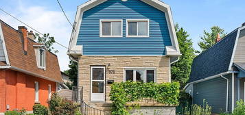 371 Whitby Ave, Ottawa, ON K2A 0B3