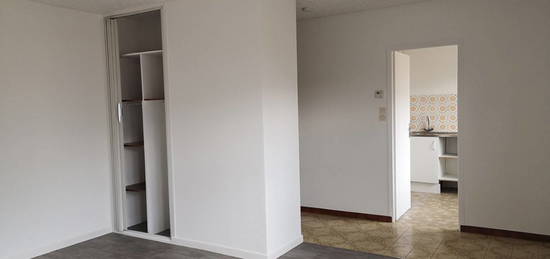 Studio  à louer, 1 pièce, 32 m², Étage 1/–