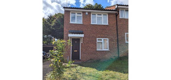 End terrace house to rent in Shurland Avenue, Barnet EN4