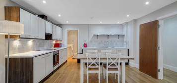 Flat to rent in Lower Ground Floor Flat, George House, Brecon Road, Fulham, London W6