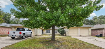 528 Billie Ruth Ln, Hurst, TX 76053