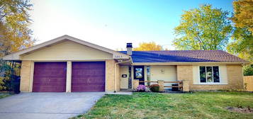 1465 Mayfield Ln, Hoffman Estates, IL 60169