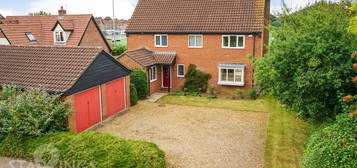 4 bed detached house for sale