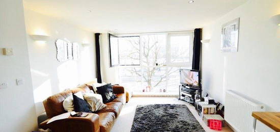 Flat to rent in Adriatic Apartments, London E16