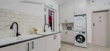 Flat to rent in Harrow View, Harrow HA1