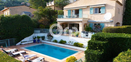 SUR LES COLLINES DE MANDELIEU, JOLIE VILLA VUE MER AVEC PISCINE