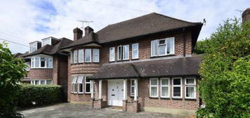 6 bedroom detached house