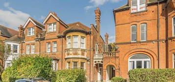 Flat for sale in Surbiton Hill Road, Surbiton KT6