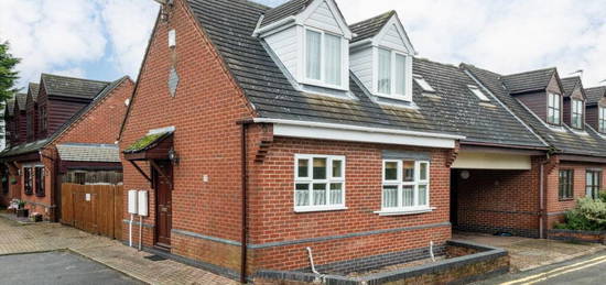 1 bedroom link detached house for sale