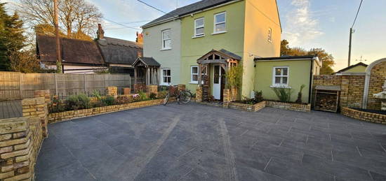 4 bed semi-detached house for sale