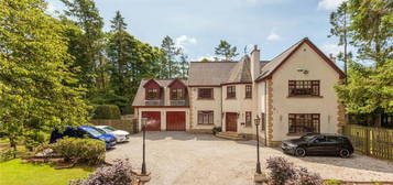 6 bedroom detached house