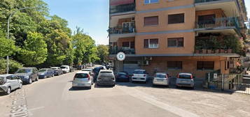 Stanza singola portuense con balcone