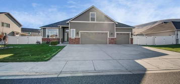 3671 Hazelwood Dr, West Richland, WA 99353