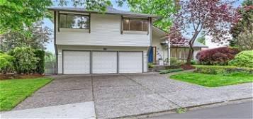 4475 NW Neskowin Ave, Portland, OR 97229