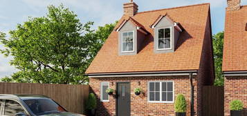 2 bed detached house for sale