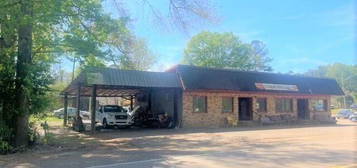 612 Laurel Dr SE, Magee, MS 39111