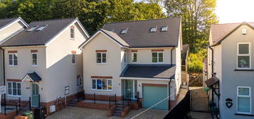 5 bed detached house for sale