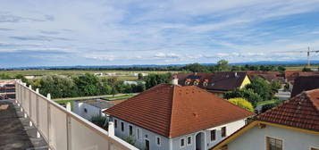 TOLLE EIGENTUMSWOHNUNG MIT BALKON UND HERRLICHEM AUSBLICK - PROVISIONSFREI - SCHLÜSSELFERTIG INKL. BAD UND OPTIONAL MIT TIEFGARAGENPARKPLATZ