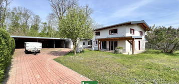 Spacious, low-energy house with an additional office/practice or apartment of 70 m². Completely renovated in 2023.