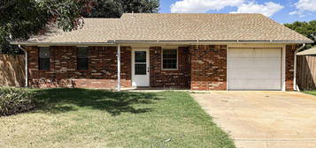 512 Brady Dr, Lahoma, OK 73754