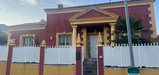 Casa o chalet independiente en venta en calle África