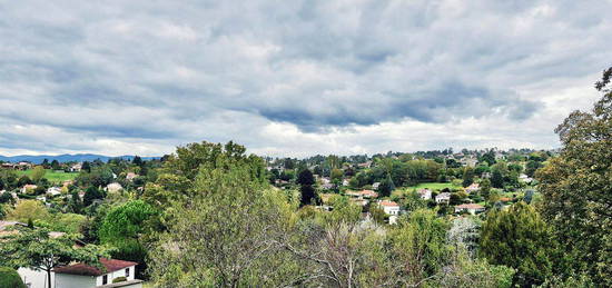 Demeure de Charme au coeur du Village de Saint Cyr au Mont D'or