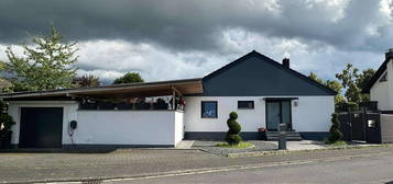 Charmantes Bungalow mit Einliegerwohnung in Seligenstadt