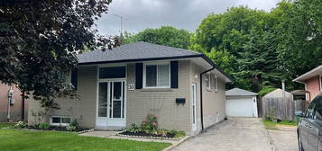 30 Oakridge Dr #E08, Toronto, ON M1M 2A4