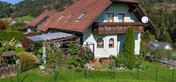 Großzügiges Einfamilienhaus in Aussichtslage mit großem Grundstück