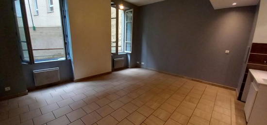 Appartement  à louer, 3 pièces, 2 chambres, 51 m²