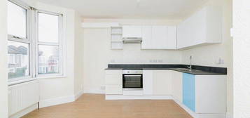 Flat to rent in Seaford Road, London N15