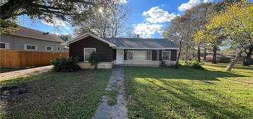 407 Victoria St, Navasota, TX 77868