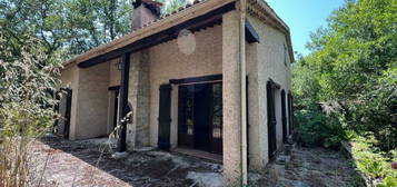 MAISON À RÉNOVER - GROS POTENTIEL - GRAND TERRAIN / PISCINE / ANNEXES DIVERSES