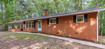 2708 Piedmont Dr, Sanford, NC 27330