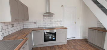 2 bed detached house to rent