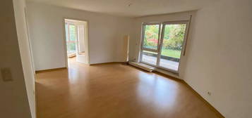 Helle Zwei Zimmer Wohnung mit Gartenparadies und 2 Terrassen sucht Mieter mit grünem Daumen!