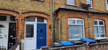 Maisonette to rent in Lea Road, Enfield EN2