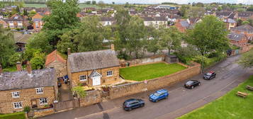 2 bed detached house for sale