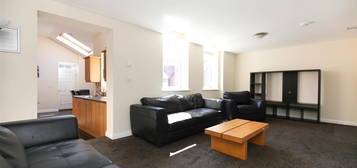 Maisonette to rent in Myrtle Grove, Jesmond, Newcastle Upon Tyne NE2