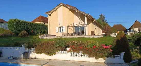 Villa avec piscine et terrain