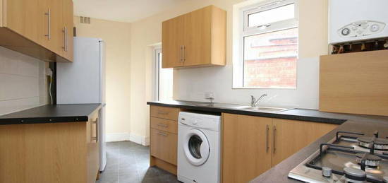 5 bedroom terraced house to rent