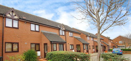 Maisonette for sale in Drew Street, Swindon SN2