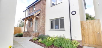 4 bed detached house for sale