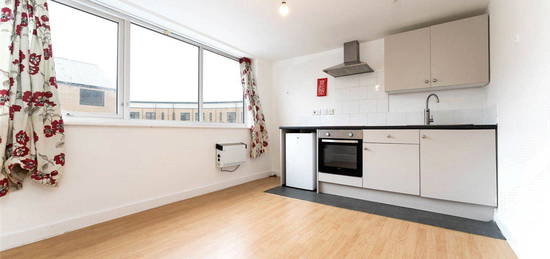 Studio to rent in Railway Road, Newhaven, East Sussex BN9