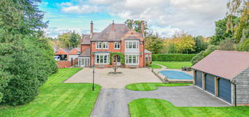 5 bedroom detached house for sale