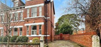 5 bedroom semi-detached house to rent